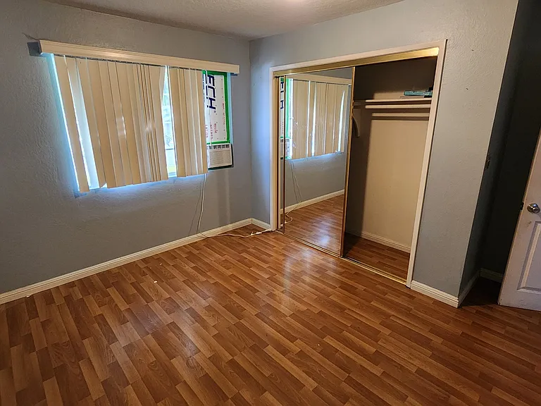 1235 Lewis St — Photo 2