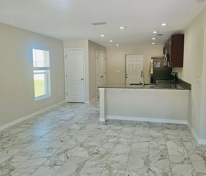 328 Mountain Dr — Photo 4