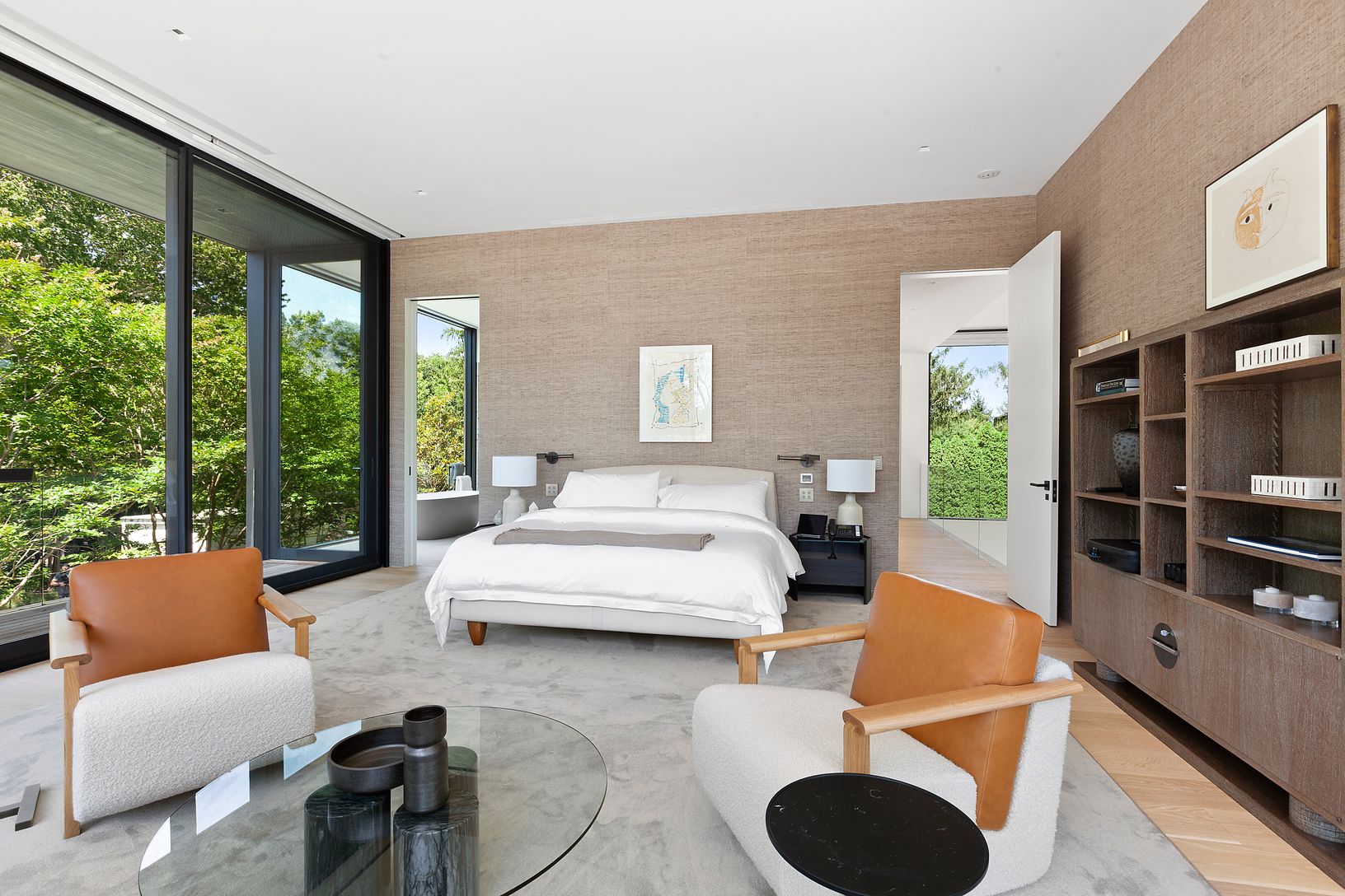  MASTER BEDROOM SUITE