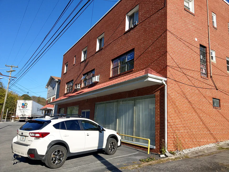 512 N Main St #1