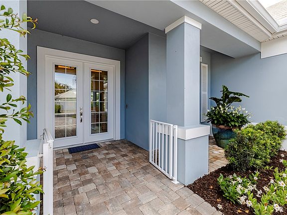 3rd image of 1015 Saint James Ln