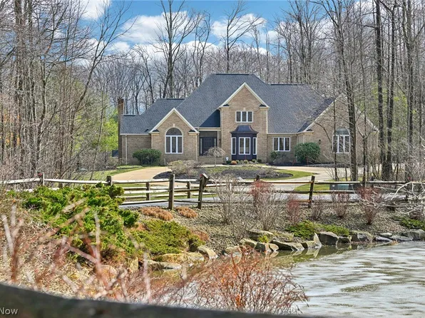 8215 Eagle Ridge Dr, Painesville, OH 44077