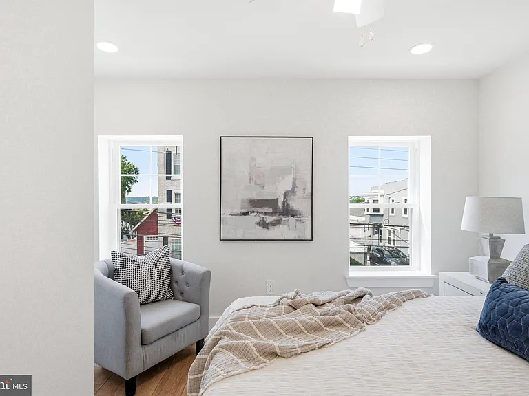 344 Grove St — Photo 15