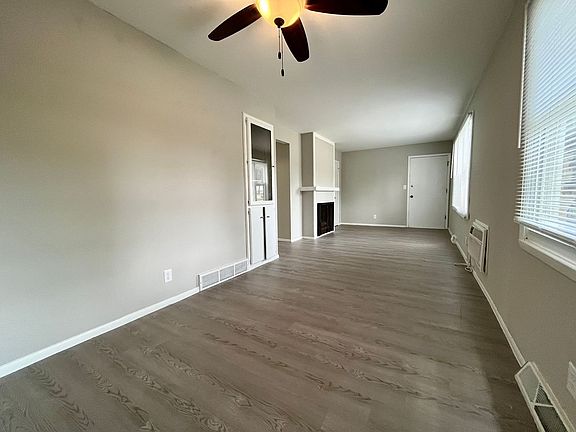 4th image of 401-433 Donald Dr #14