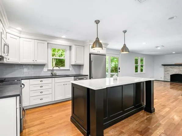 3 Chatham Cir, Hingham, MA 02043