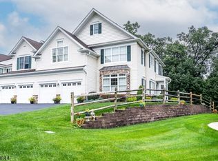 30 Mackenzie Ln N, Denville, NJ 07834