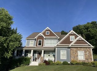 5 Honeysuckle Ct, Johnson City, TN 37615