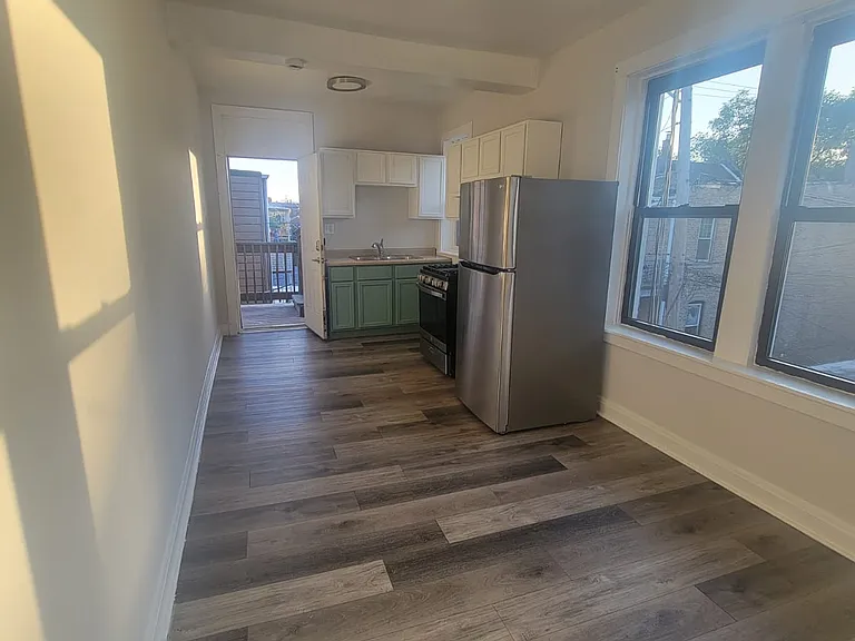 2208 S Marshall Blvd #2B — Photo 1