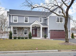 582 Green Valley Rd, Paramus, NJ 07652