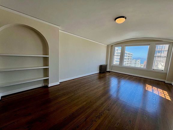 4th image of 2070 Pacific Ave #74ad268ec
