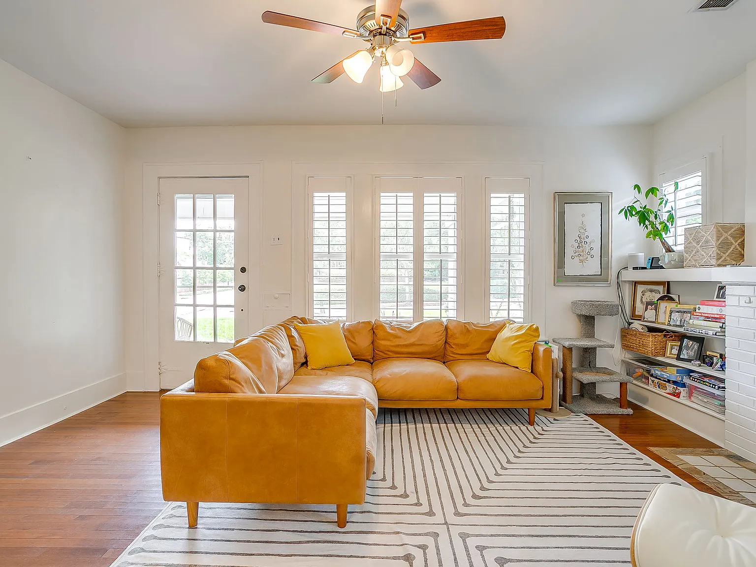 2 bed, 1855 sqft, $2,950 — Photo 4