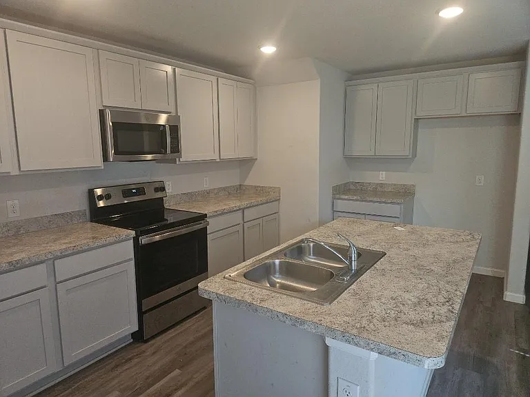 501 Hines St #B — Photo 2