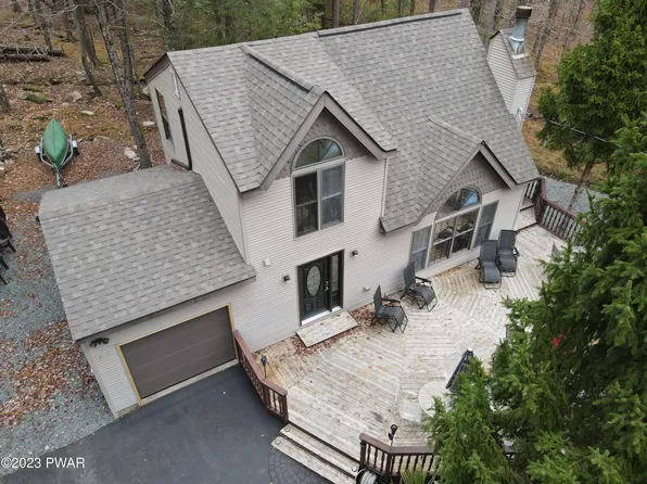 1043 Beaver Lake Dr, Lake Ariel, PA 18436