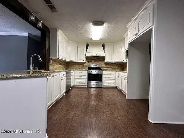 4 bed, 1.5 bath, 1578 sqft, $1,750 — Photo 4