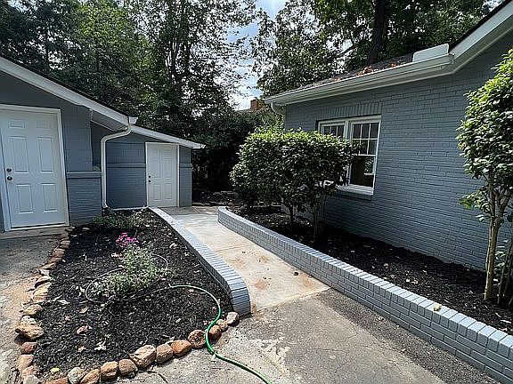 Walkway to detached garage