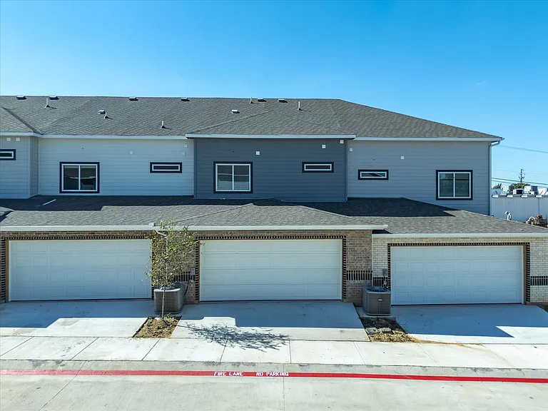 6215 Roby Dr — Photo 36