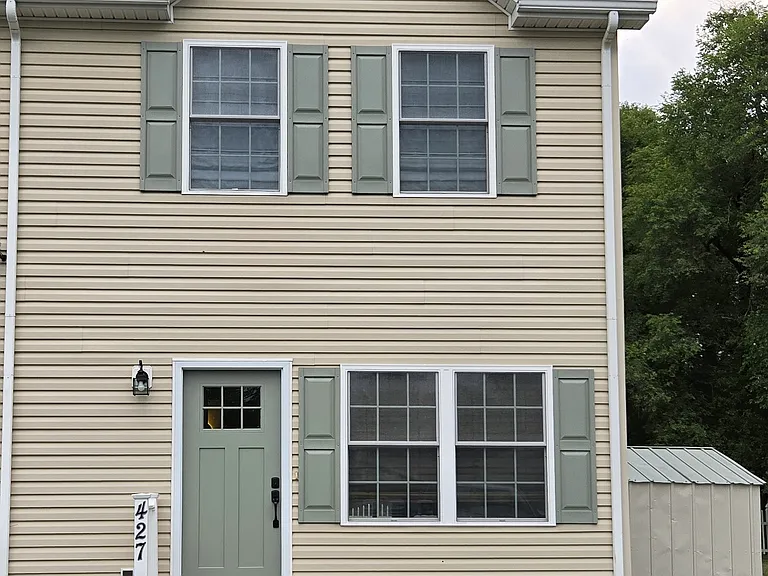 427 Dave Berry Rd — Photo 1