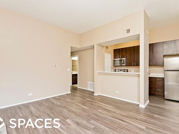 3rd image of 1816 N Halsted St APT 2
