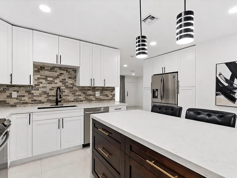 400 NW 30th Ct — Photo 15