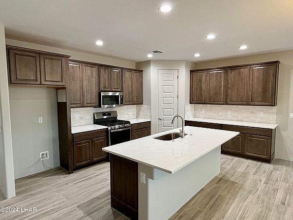 5th image of 4614 N Beech Way