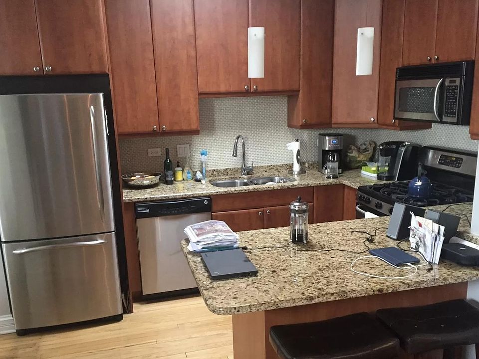 1st image of 626 W Roscoe St #4m6h1mqpx