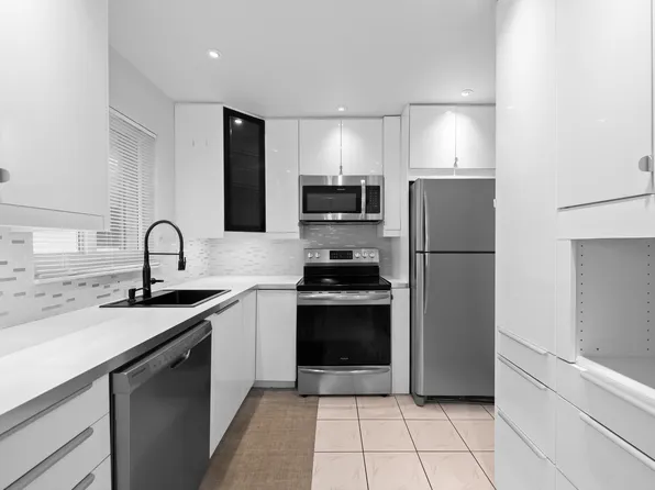 5300 WASHINGTON Street #K330, Hollywood, FL 33021