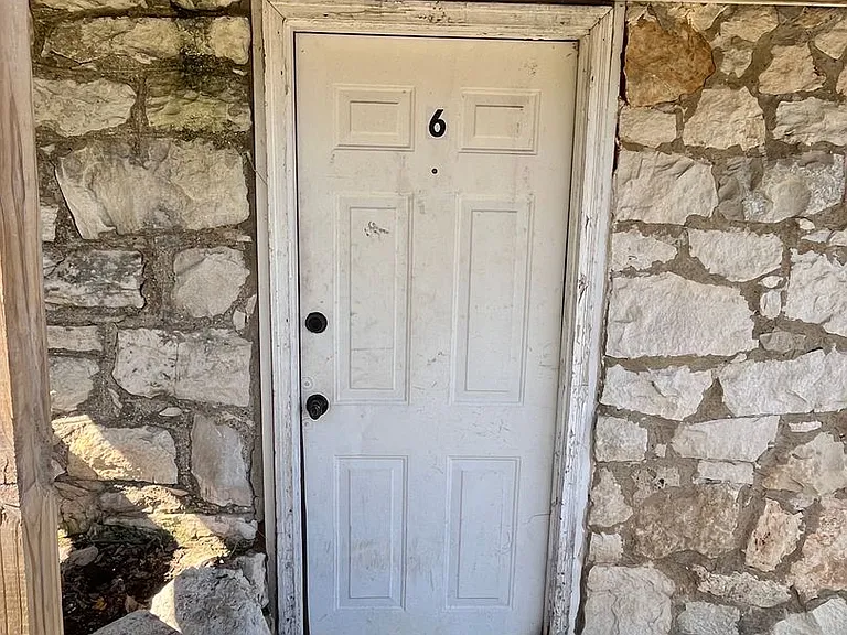 1362 College St — Photo 3
