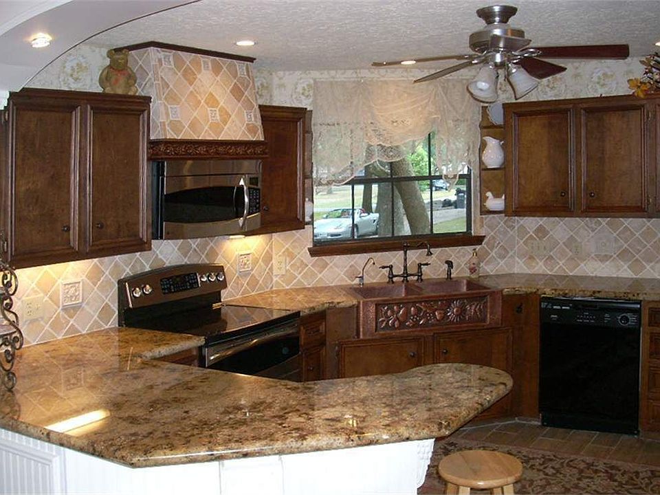 2nd image of 18710 Goldfinch Ln