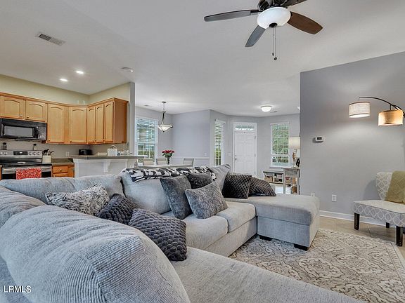 4th image of 27 Ironwood Circle
