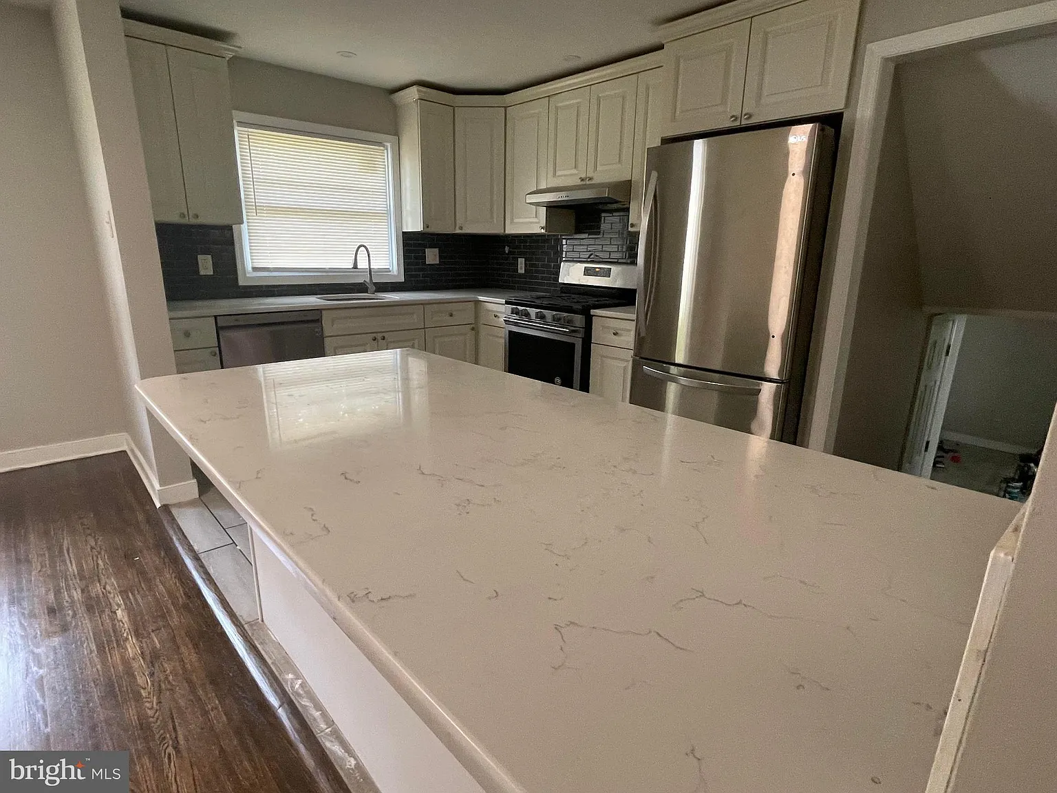 3 bed, 1736 sqft, $3,400 — Photo 3