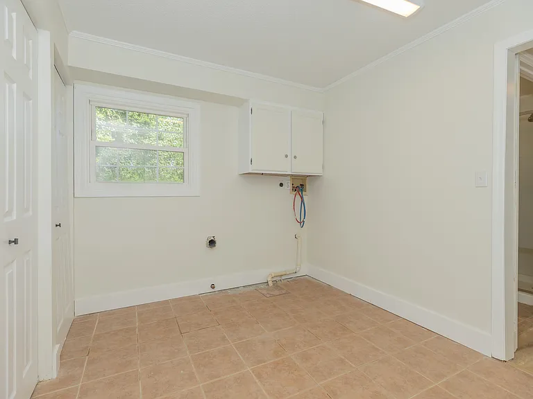 711 Carole Pl — Photo 35