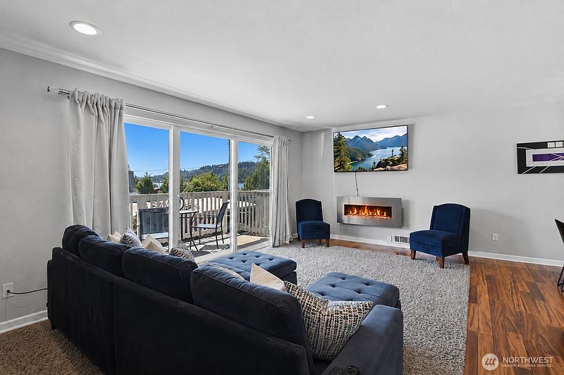 3rd image of 5021 Ripley Lane N #213