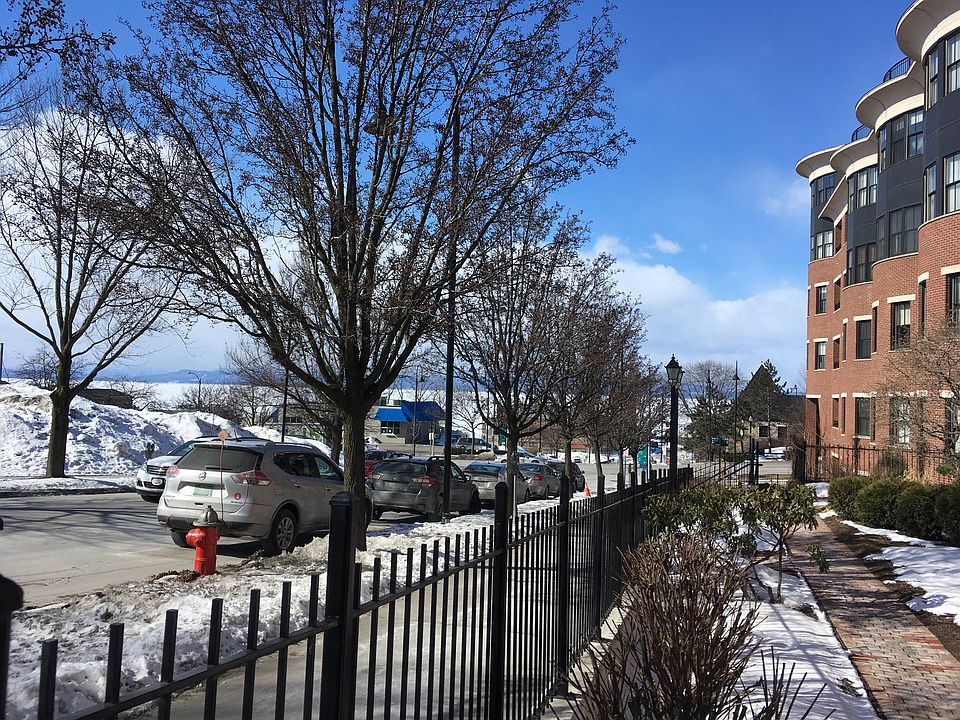 2 blocks to the lake