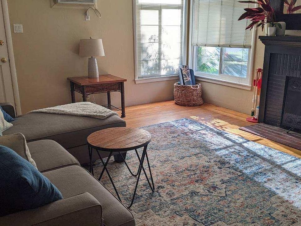 1st image of 4072 Esperanza Dr
