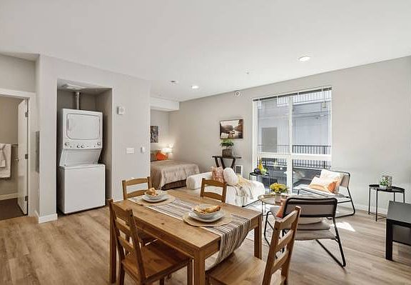 5th image of 1431 E Main St #407