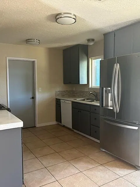 2 bed, 925 sqft, $1,600 — Photo 3