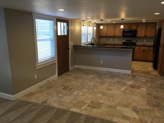 Entry / Kitchen