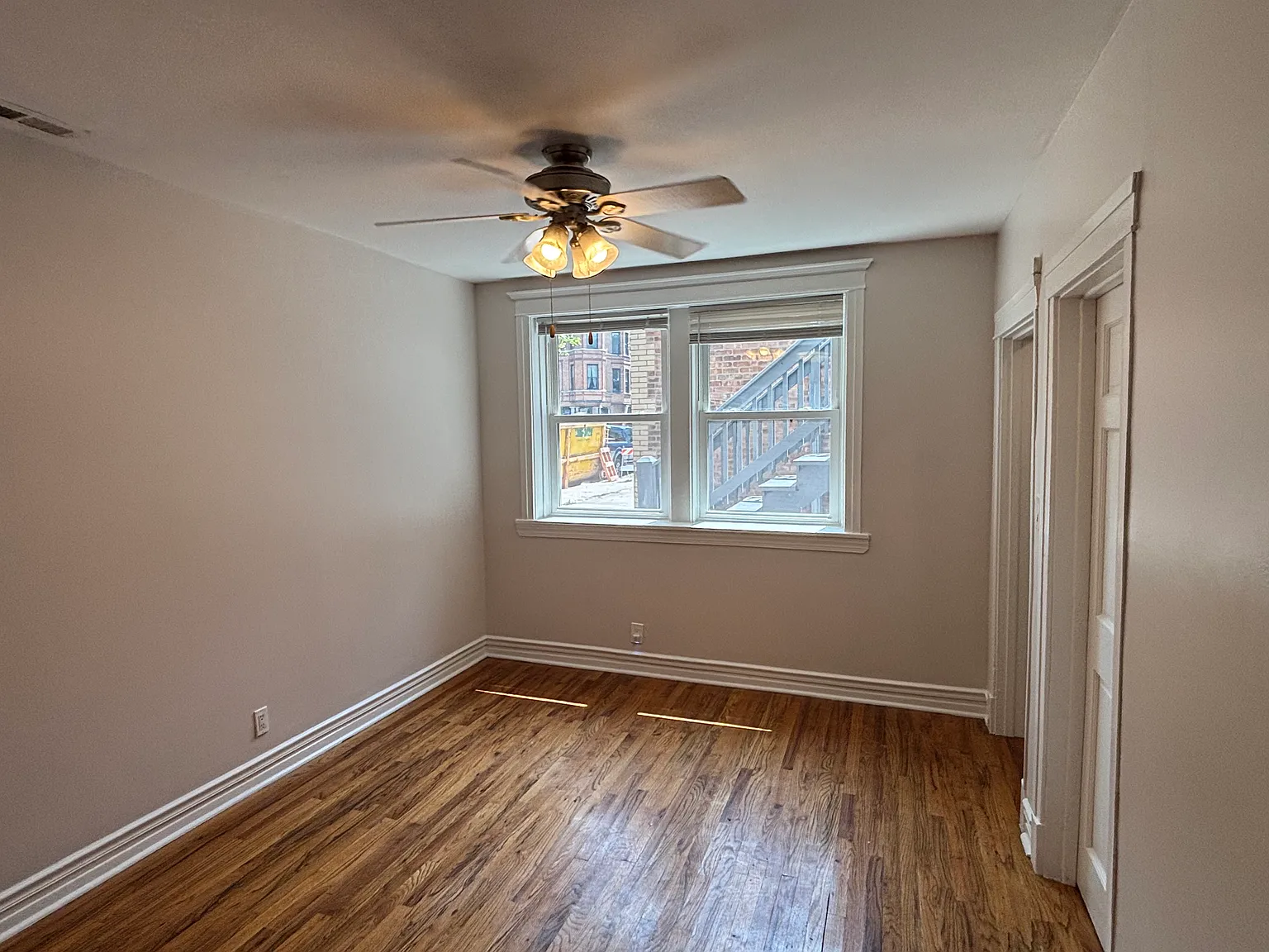 2 bed, 900 sqft, $2,200 — Photo 4