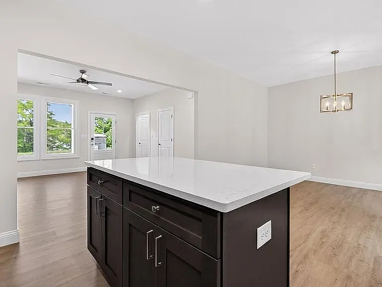 3 bed, 1494 sqft, $2,100 — Photo 4