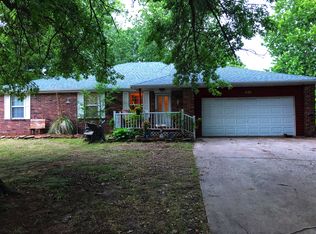 7039 W Dogwood St, Springfield, MO 65802