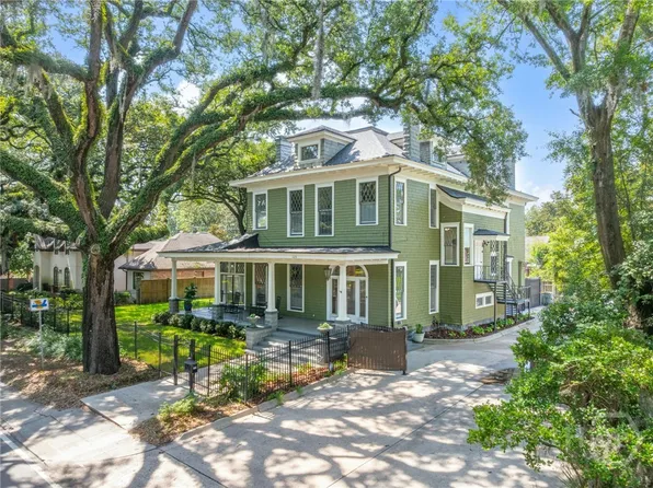 121 E Victory Drive, Savannah, GA 31405