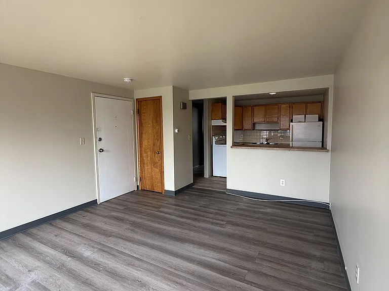 564 S Transit St #4 — Photo 1