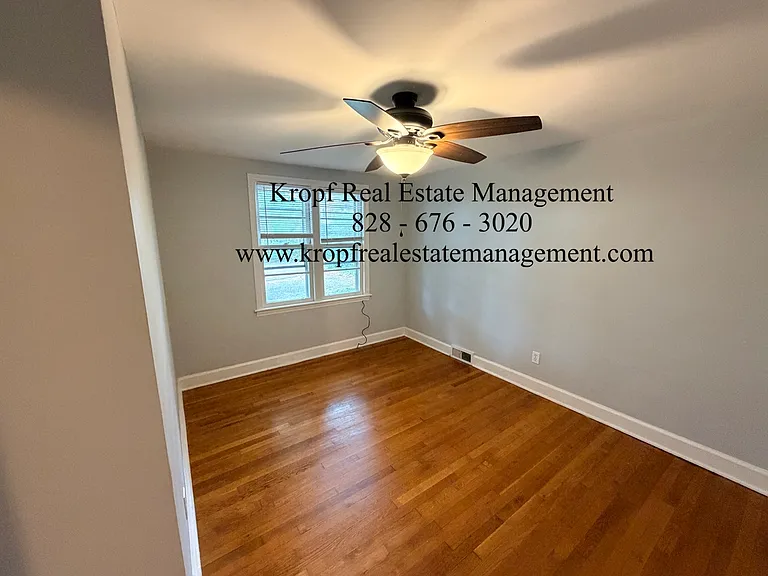 16 Larchmont Rd — Photo 14
