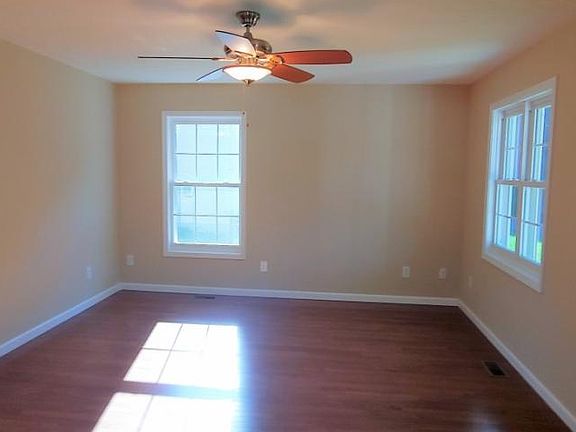 3rd image of 101 Cody Ave