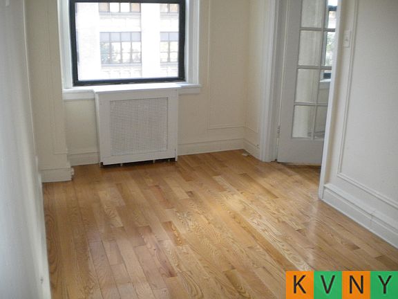 2nd image of 455 W 34th St APT 6B