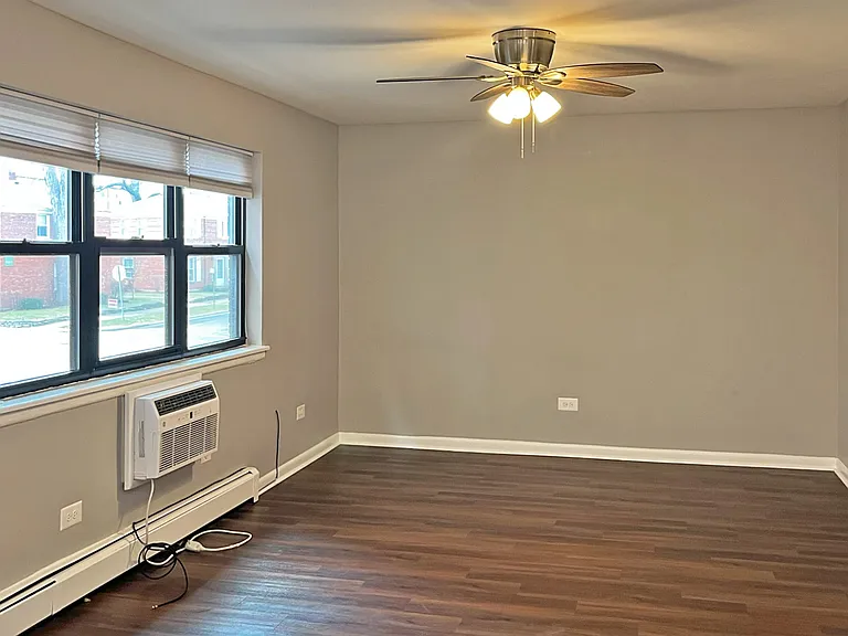 516 Des Plaines Ave. — Photo 3