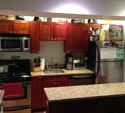 2nd image of 715 W Melrose St #1W