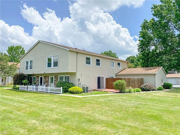 3063 Ivy Hill Cir Unit B Cortland Oh 44410 Mls 4297497 Zillow