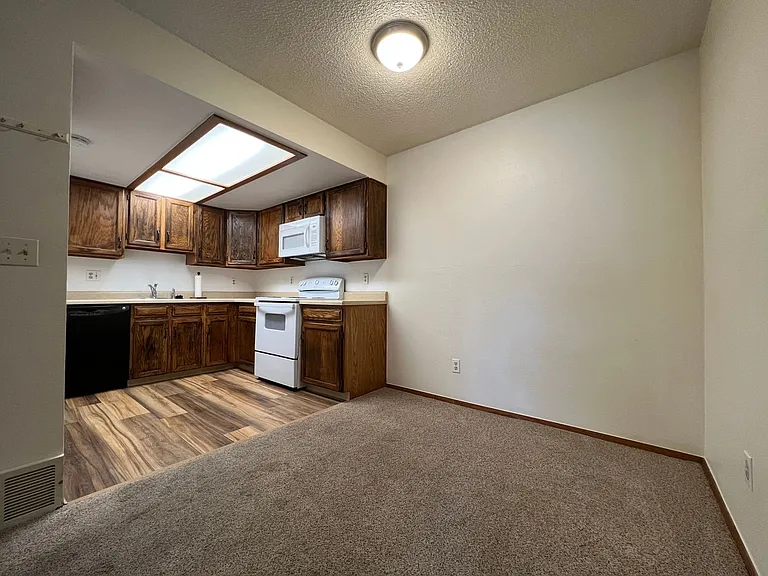 2865 Sundown Ln #102 — Photo 4