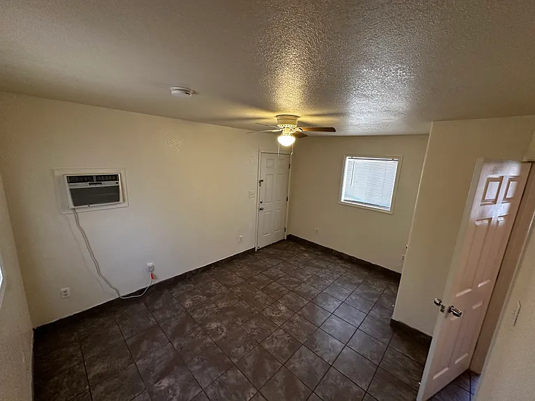 7136 Vine Ave #B — Photo 6
